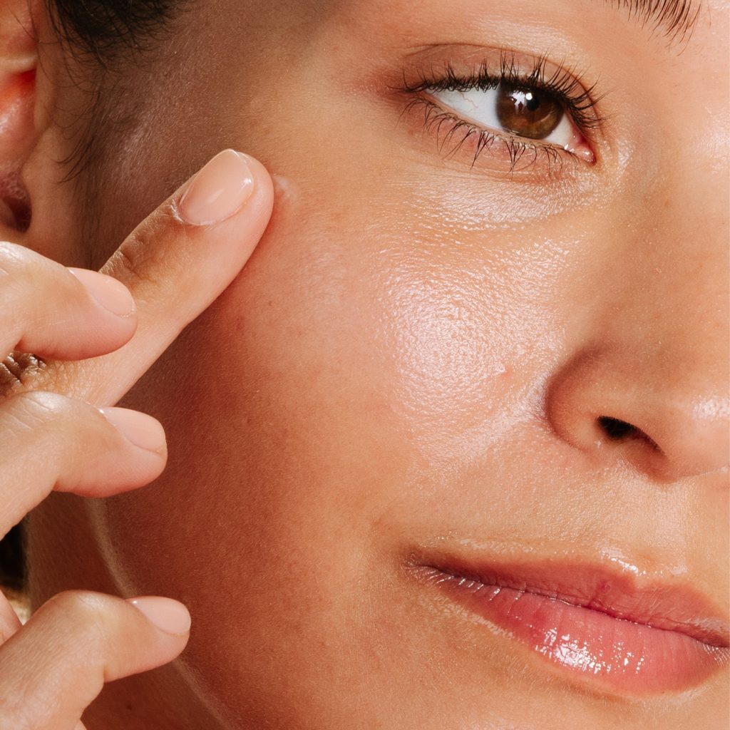 Advanced Hydro-Dermabrasion (Hydra Facial) deeply cleanses